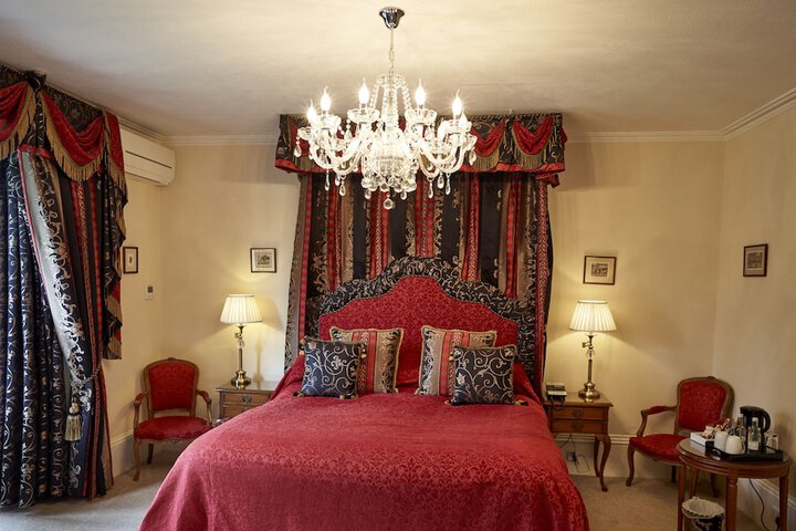 Room 5 of 76