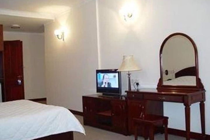 Room 11 of 28