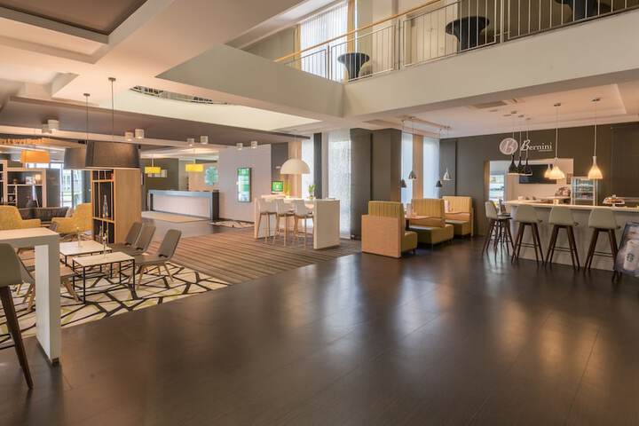 Entrance & Lobby