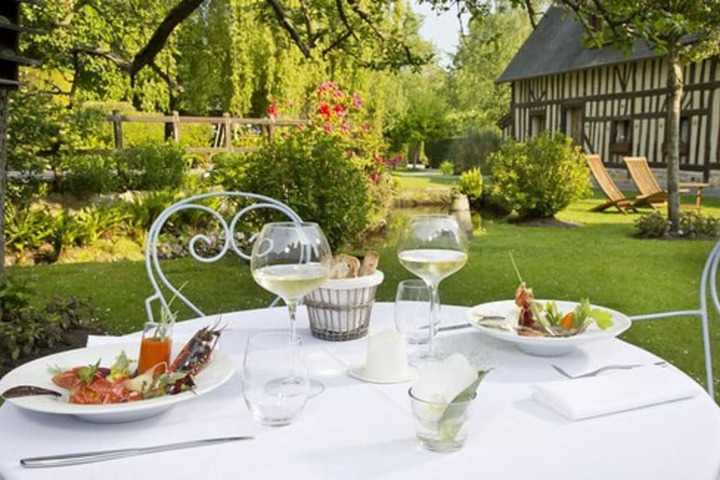 Dining 59 of 63