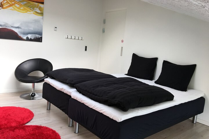 Room 12 of 83