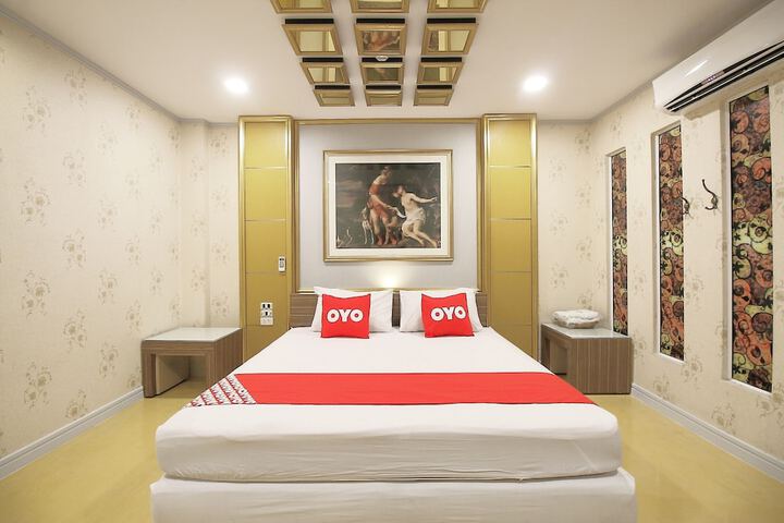 Room 9 of 33