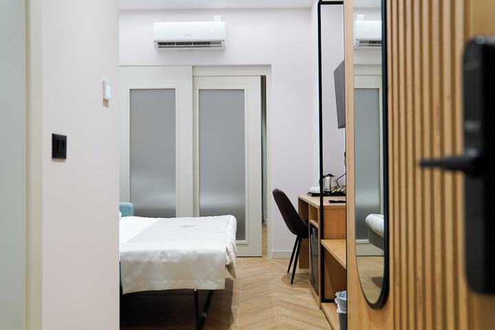 Room 202 of 249