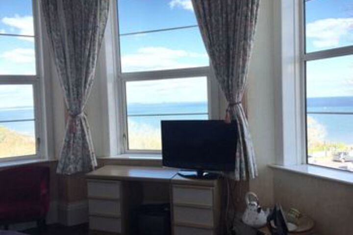 Room 10 of 29