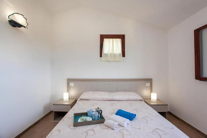 Room 5 of 11