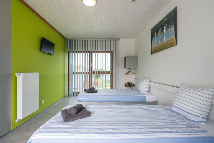 Room 4 of 80