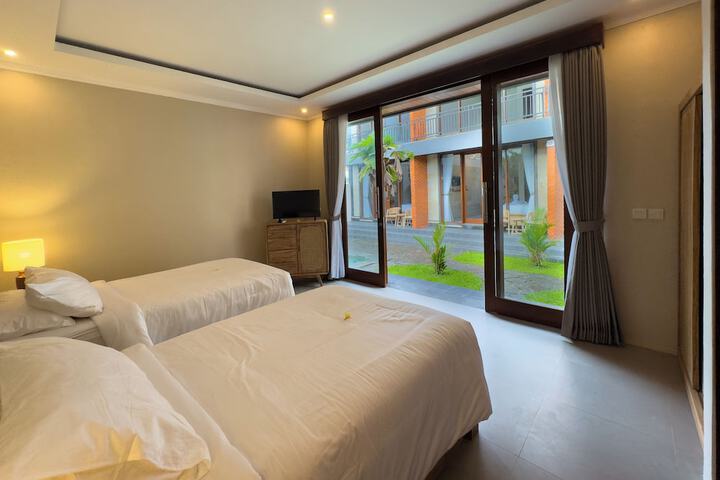 Room 4 of 81