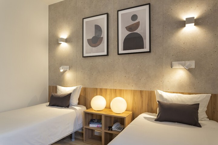 Room 12 of 26
