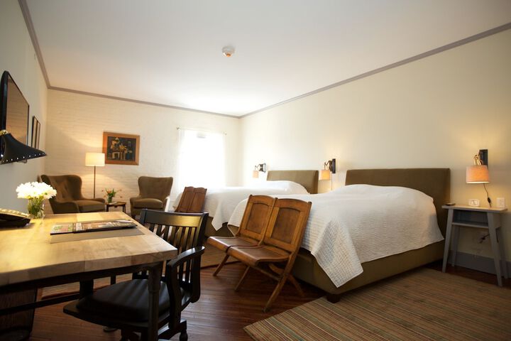 1 Queen Bed (17 of 18)