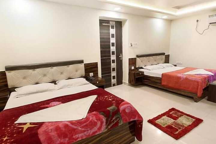 Room 6 of 10