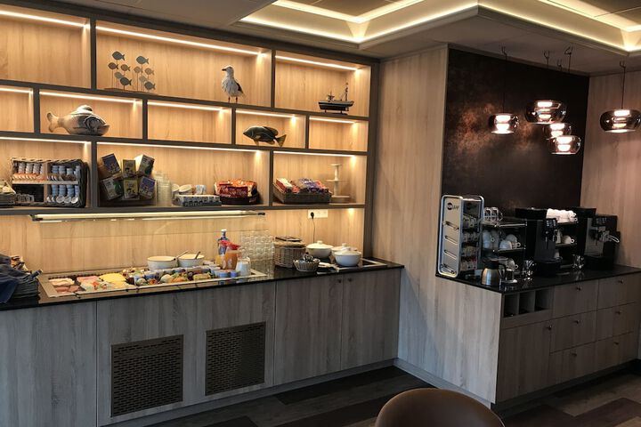Dining 33 of 45