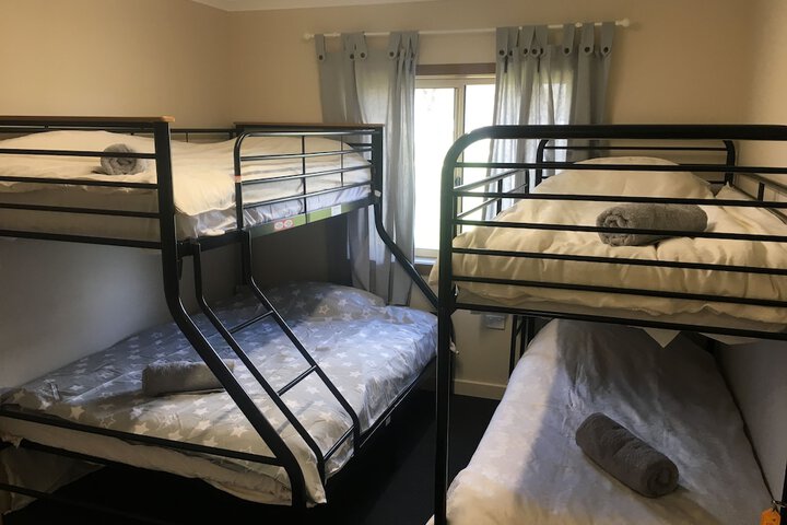 Room 2 of 140