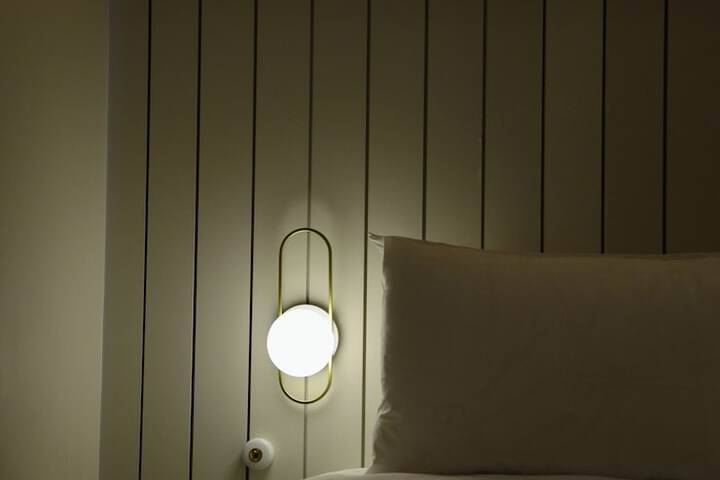 Room 16 of 108