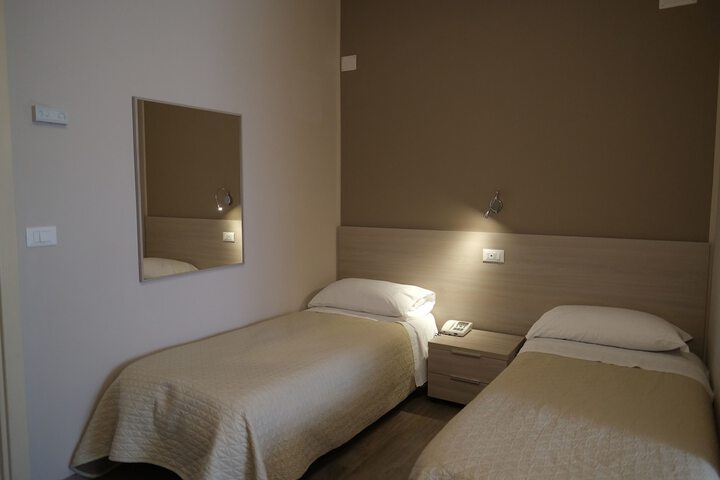 Room 8 of 74