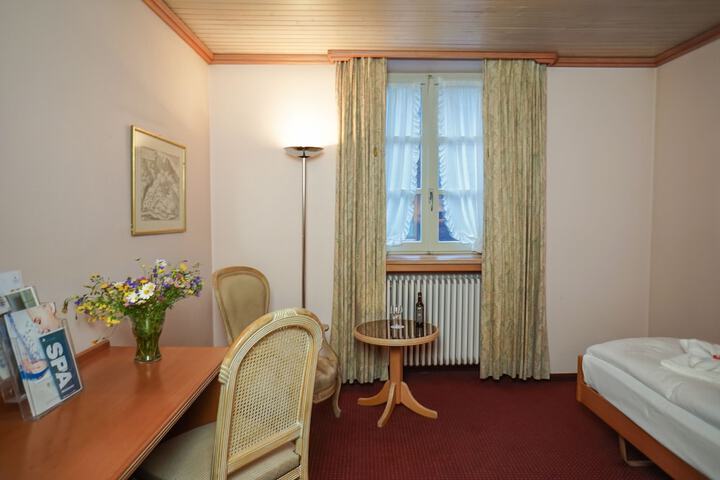 Room 10 of 72