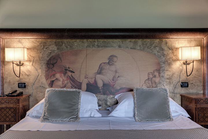 Room 28 of 135
