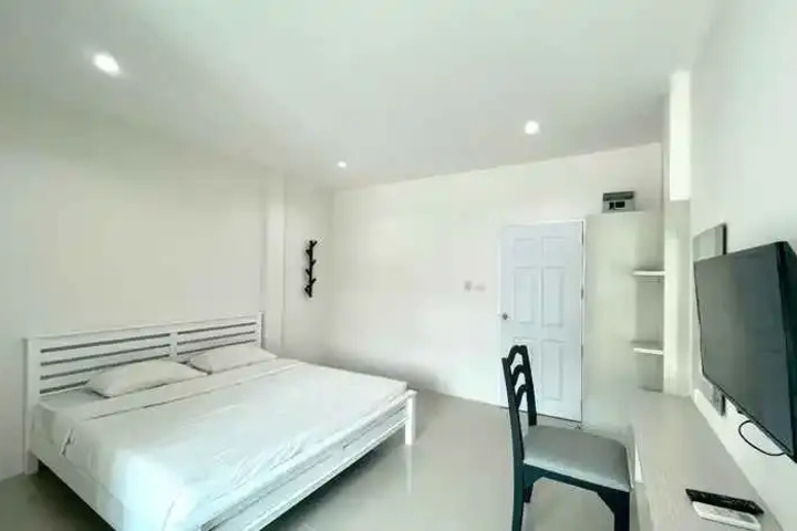 Room 2 of 9