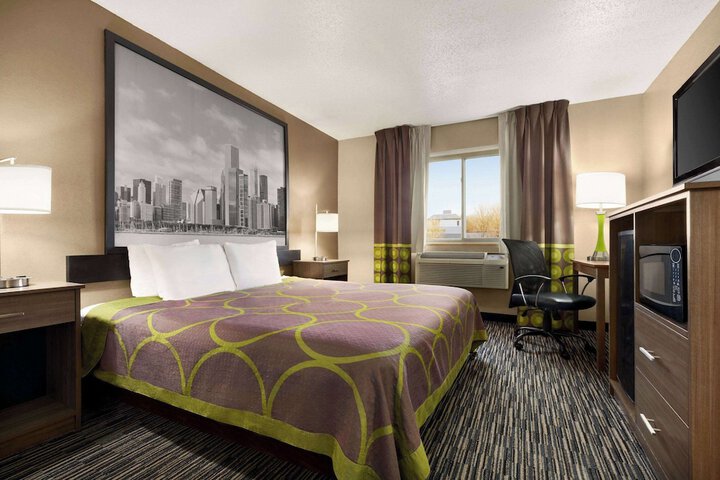 1 King Bed (6 of 9)