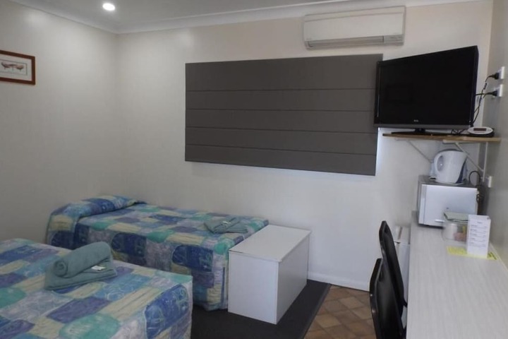 Room 8 of 13