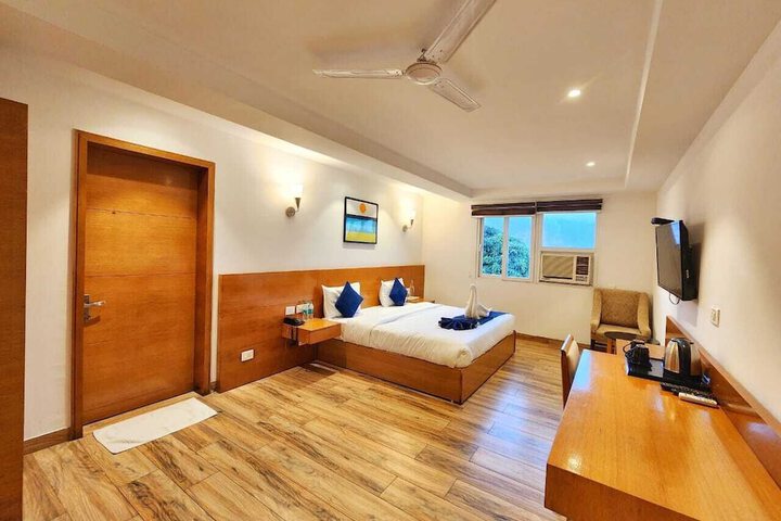 Room 7 of 16
