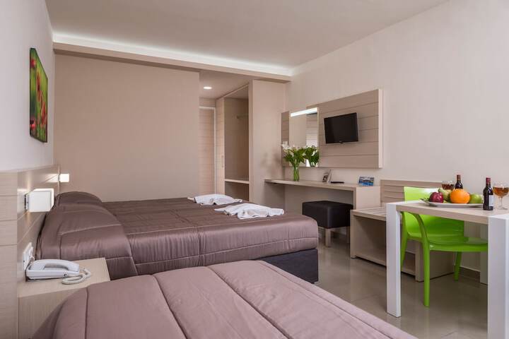 Room 7 of 80