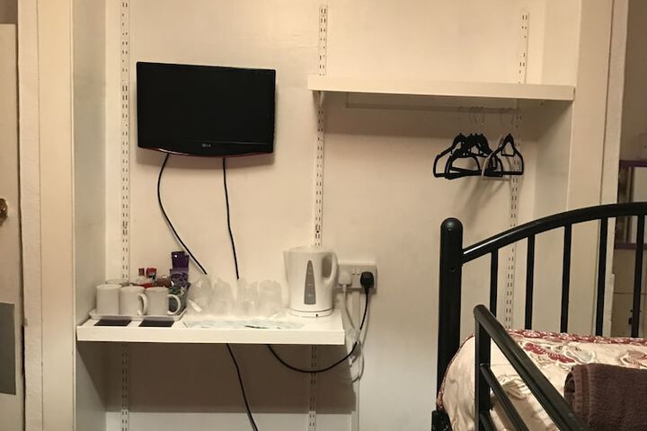 Room 25 of 48