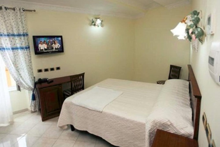 Room 8 of 12