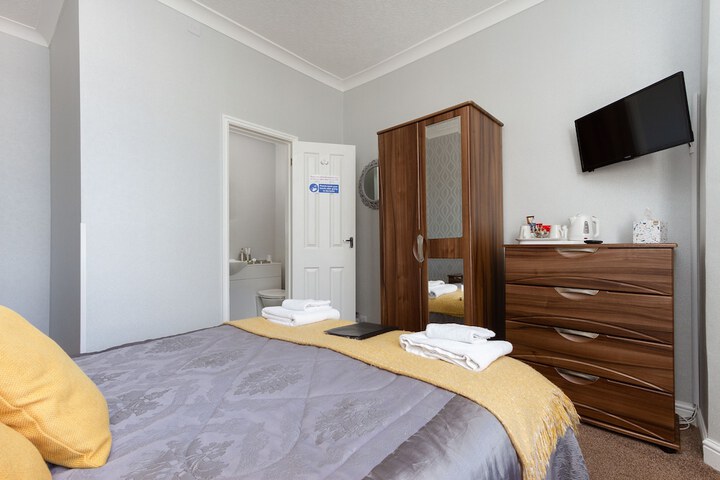Room 11 of 50