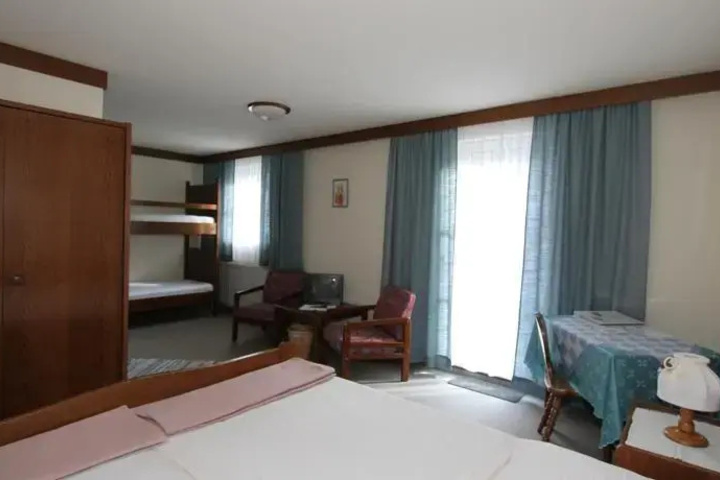 Room 2 of 21