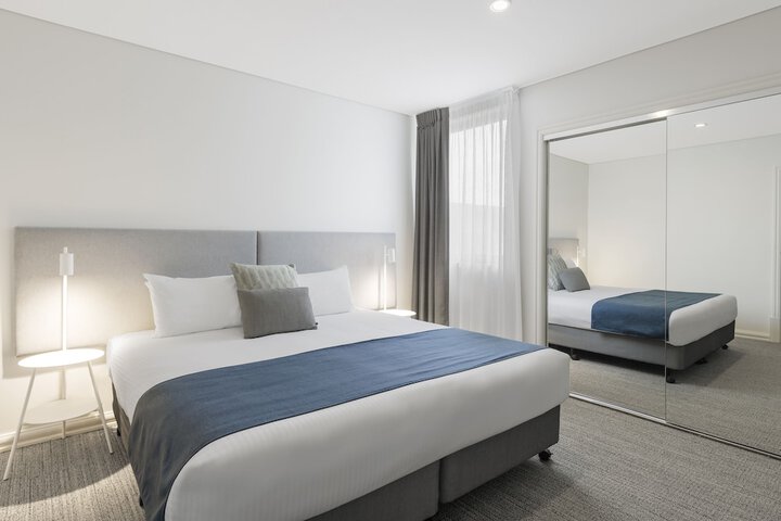Room 6 of 35