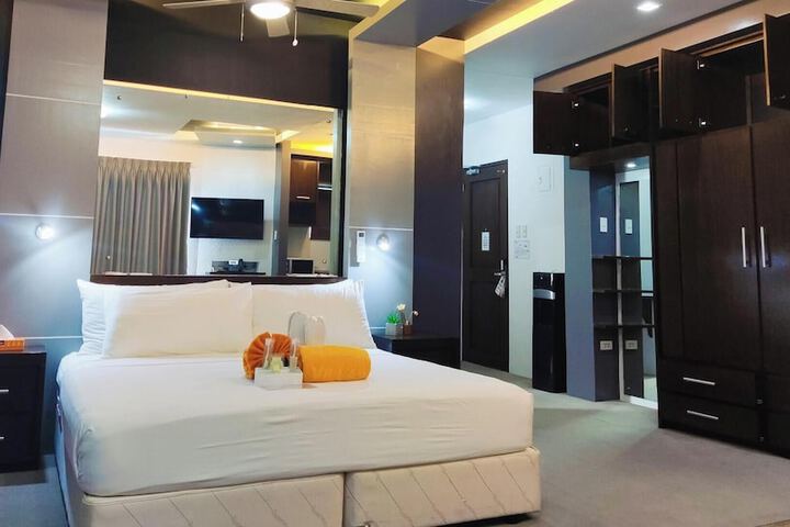 Room 152 of 403