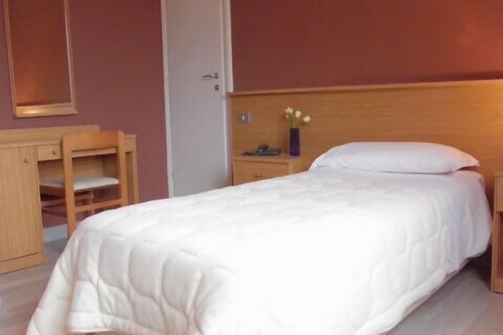 Room 8 of 43
