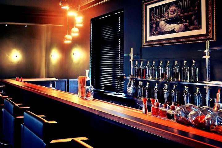 Lounge 74 of 79