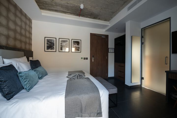 Room 9 of 60