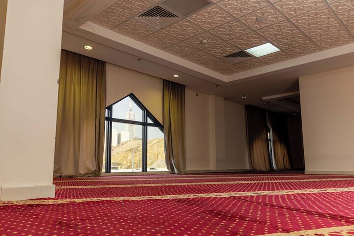 Ballroom/Hall 18 of 22