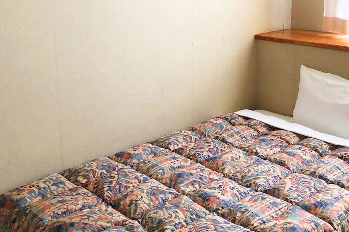 Room 15 of 48