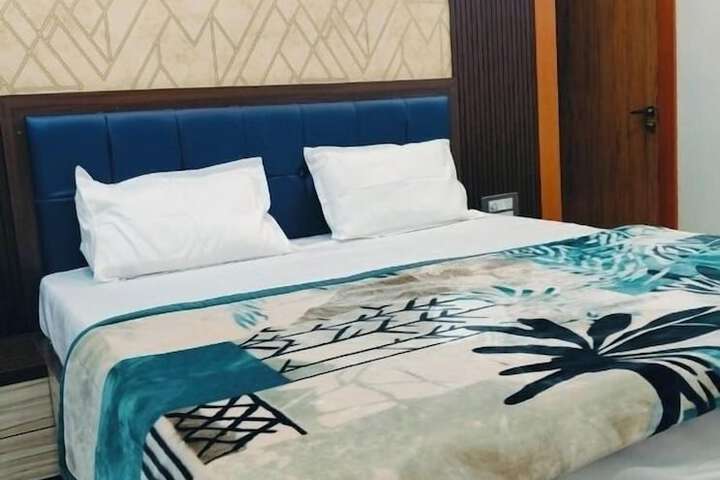 Room 2 of 13