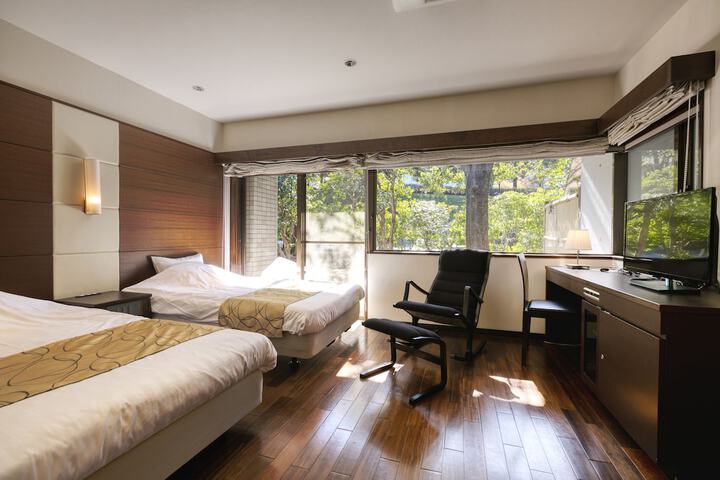 Room 12 of 75