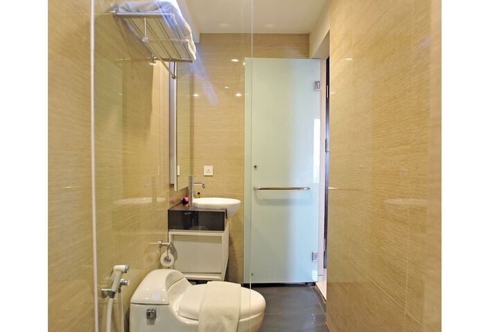 Room 16 of 32