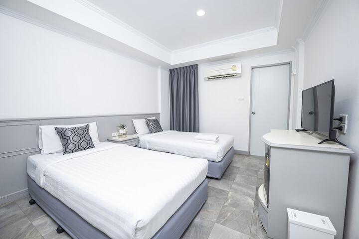 Room 32 of 83