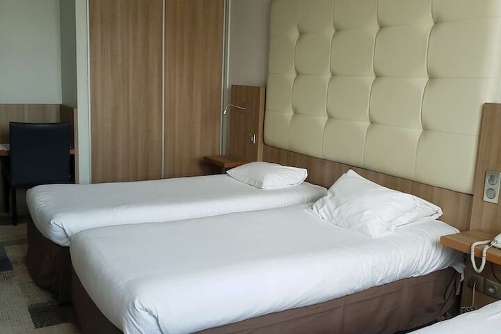 Room 15 of 42