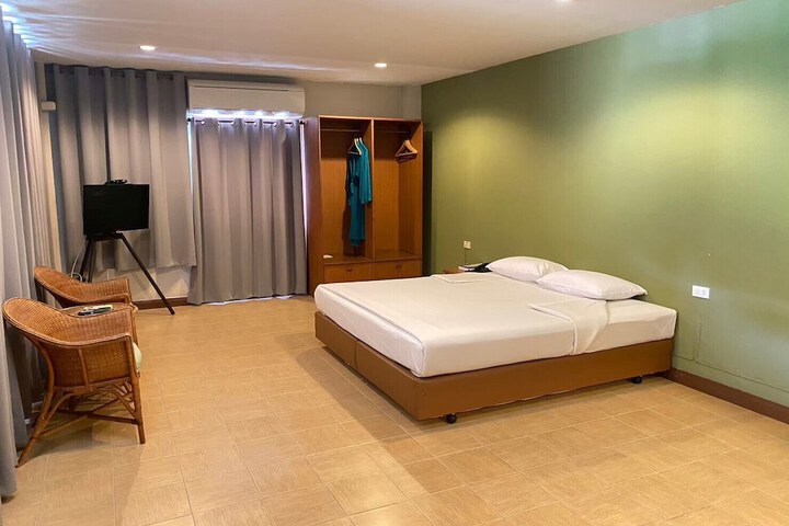 Room 9 of 63
