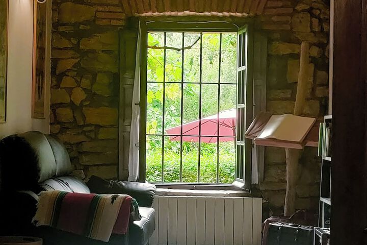 Room 32 of 42