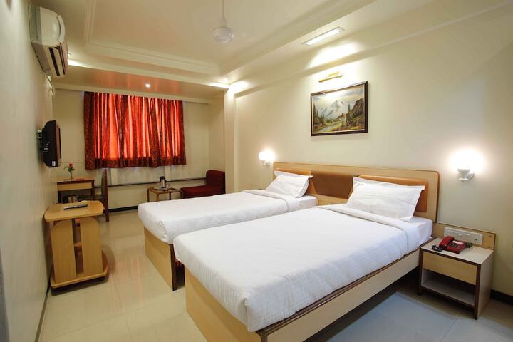 Room 2 of 8