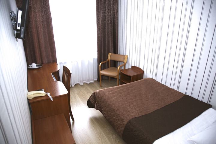 Room 11 of 84
