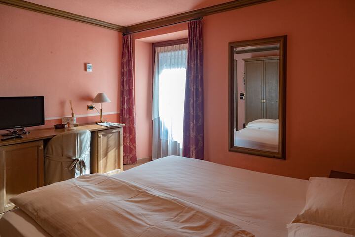 Room 51 of 211