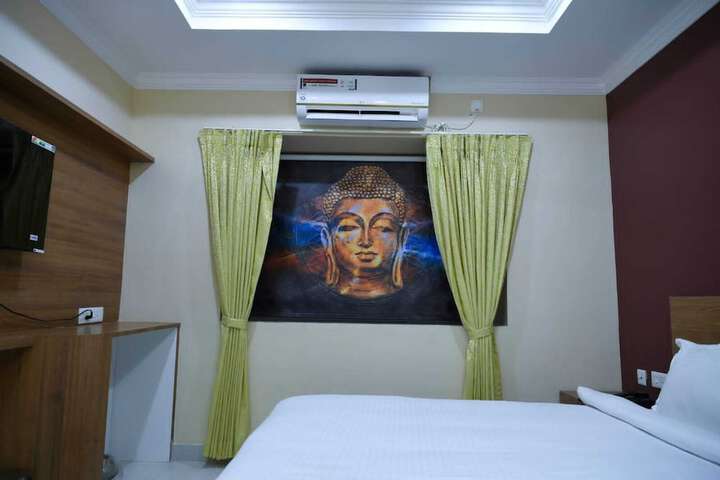 Room 15 of 39