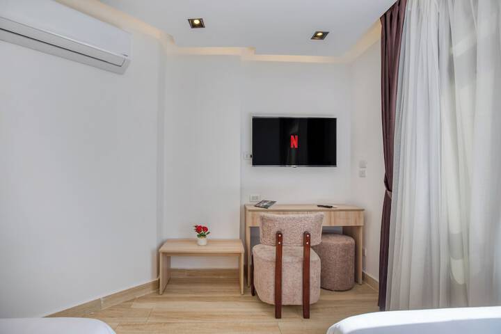 Room 13 of 32