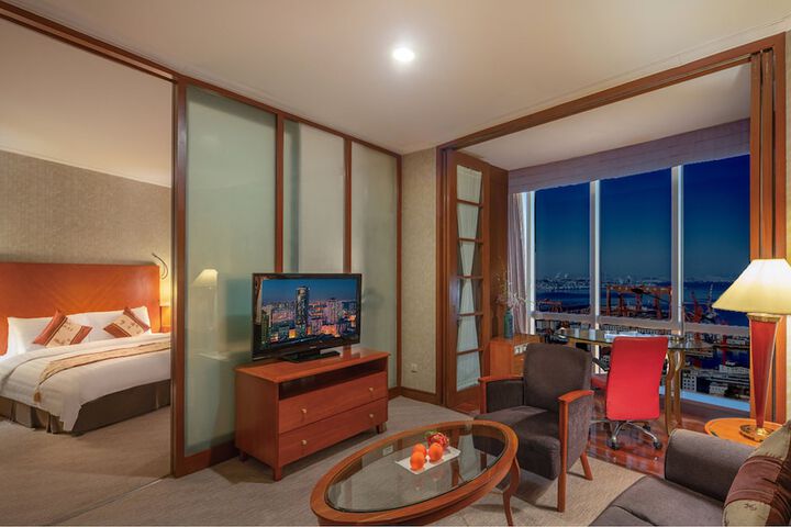 Room 15 of 42