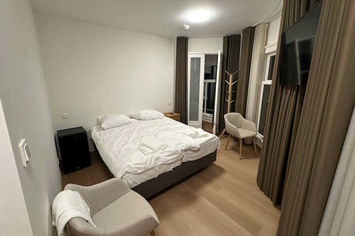 Room 7 of 32